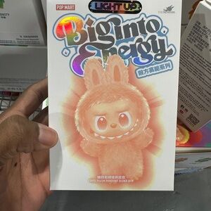 Pop Mart : Big Into Energy Light Up Figure